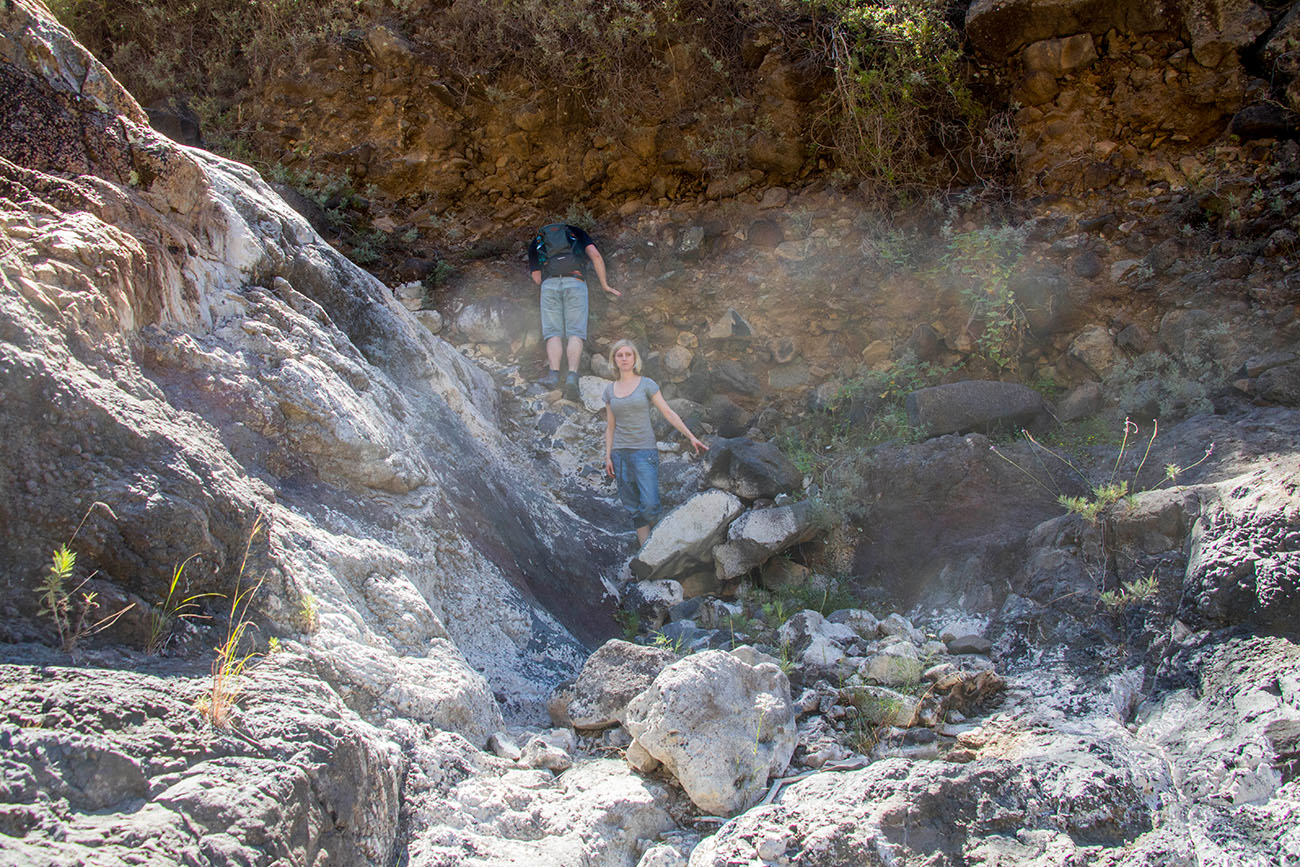 Wir suchen uns einen Weg durch das Geröll 
