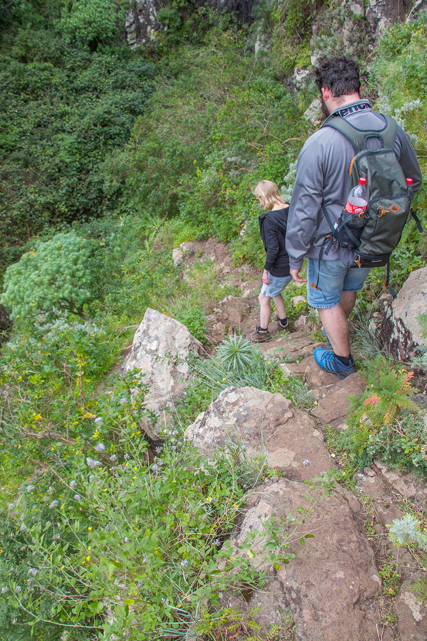 Nun geht es steil hinab 