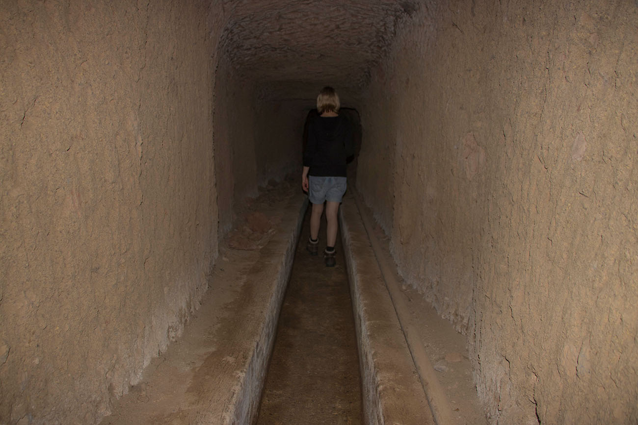 ... aber ohne Taschenlampe ist es auch hier ziemlich duster 