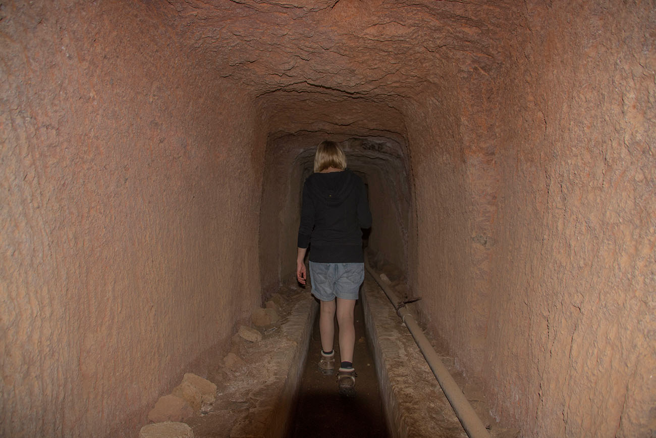 Auch hier führt die Wasserleitung hindurch 