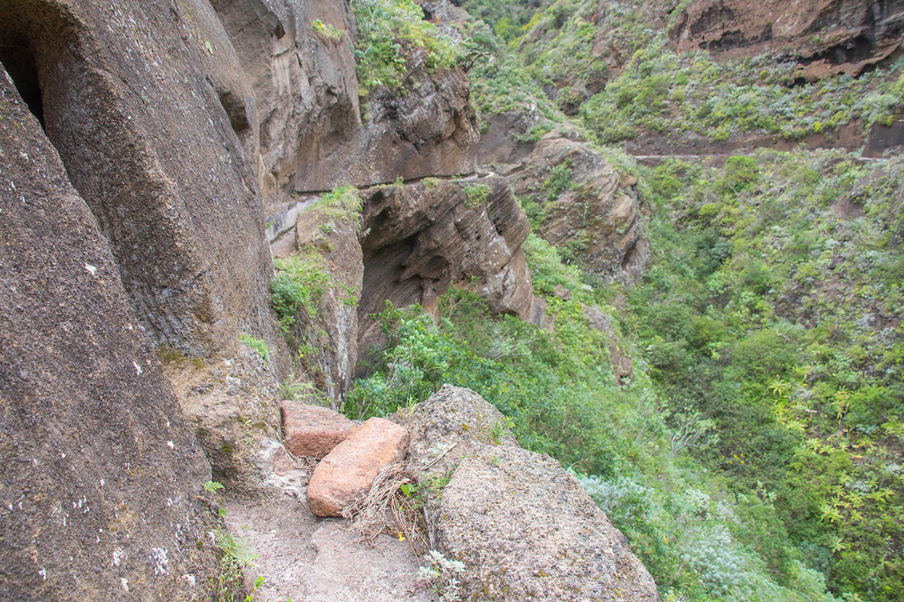 Links in den Tunnel ... 