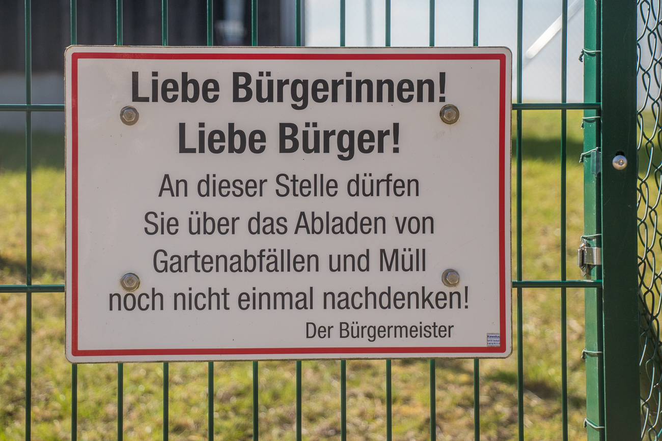 Nettes Schild zu einem üblen Problem
