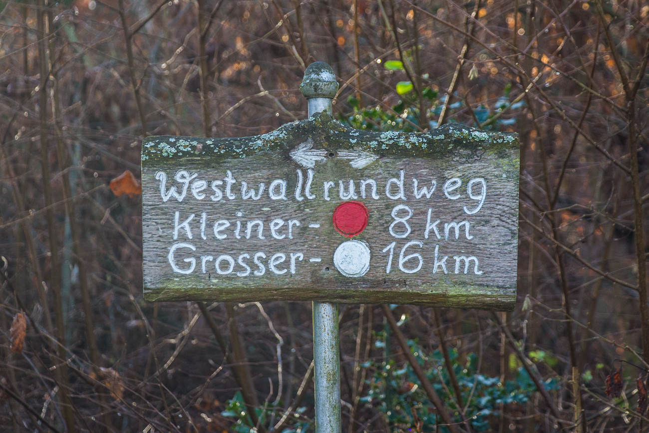 Wir folgen dem roten Punkt ;-)