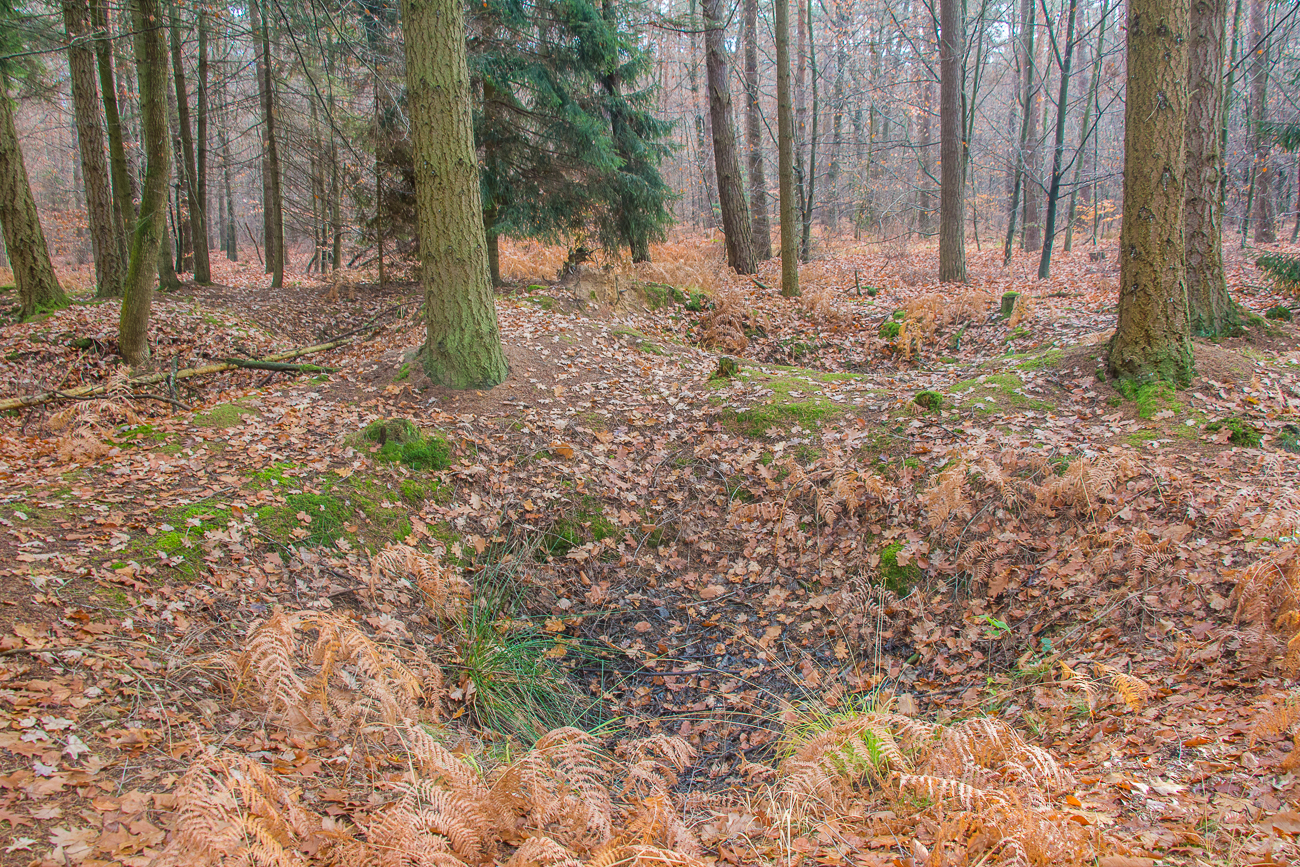 ... zu den Panzersperrtrichtern