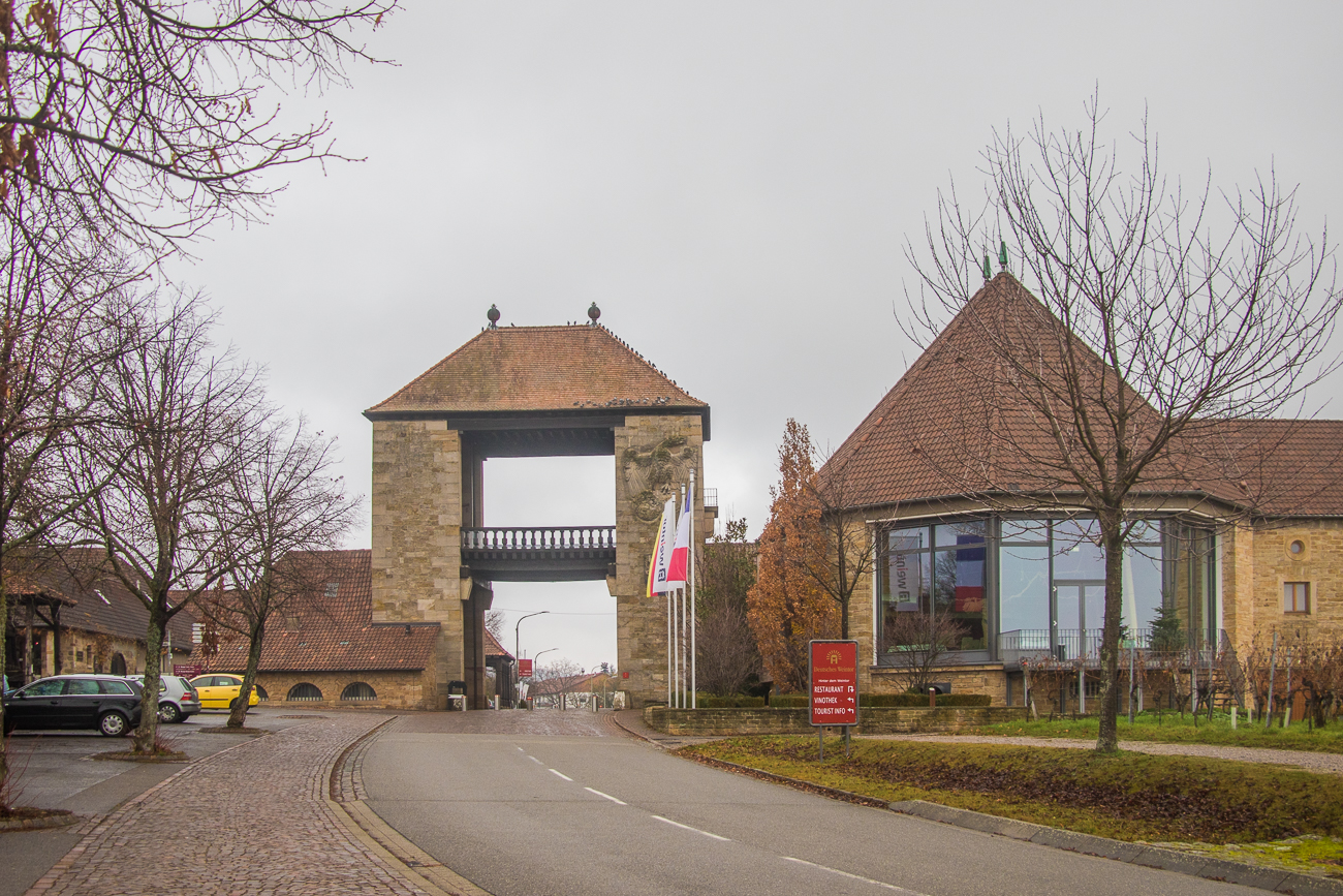 Start der Tour am Weintor in Schweigen-Rechtenbach