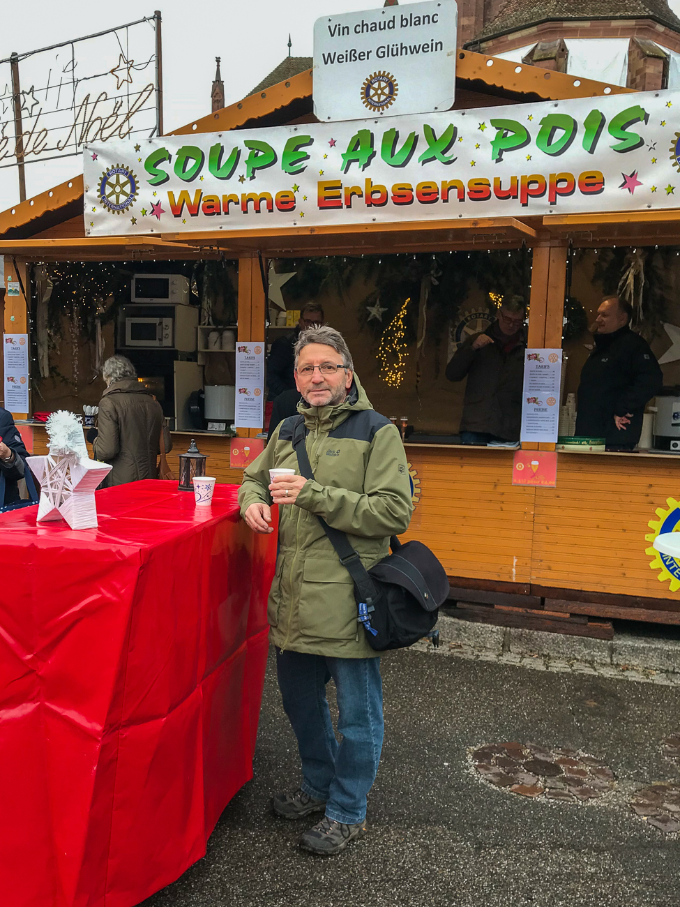 Auch wenn Erbsensuppe dransteht, hier trinken wir den ersten Glühwein des Jahres ;-)
