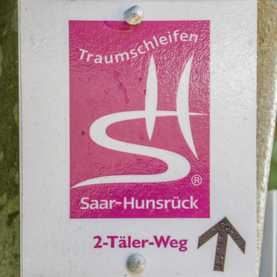 Kennzeichnung des Premiumwanderweges 2-Täler Weg