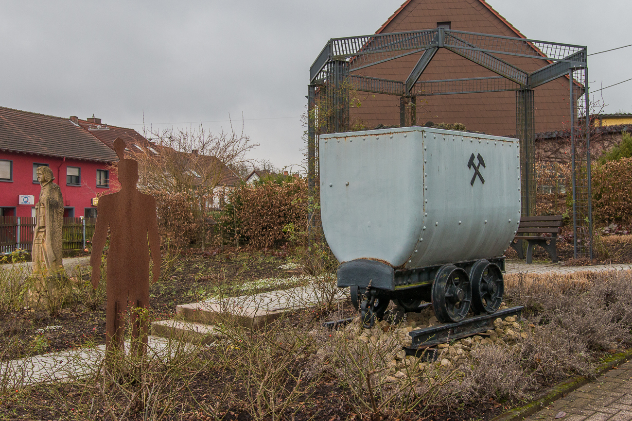 In Welschbach steht noch eine alte Lore ...