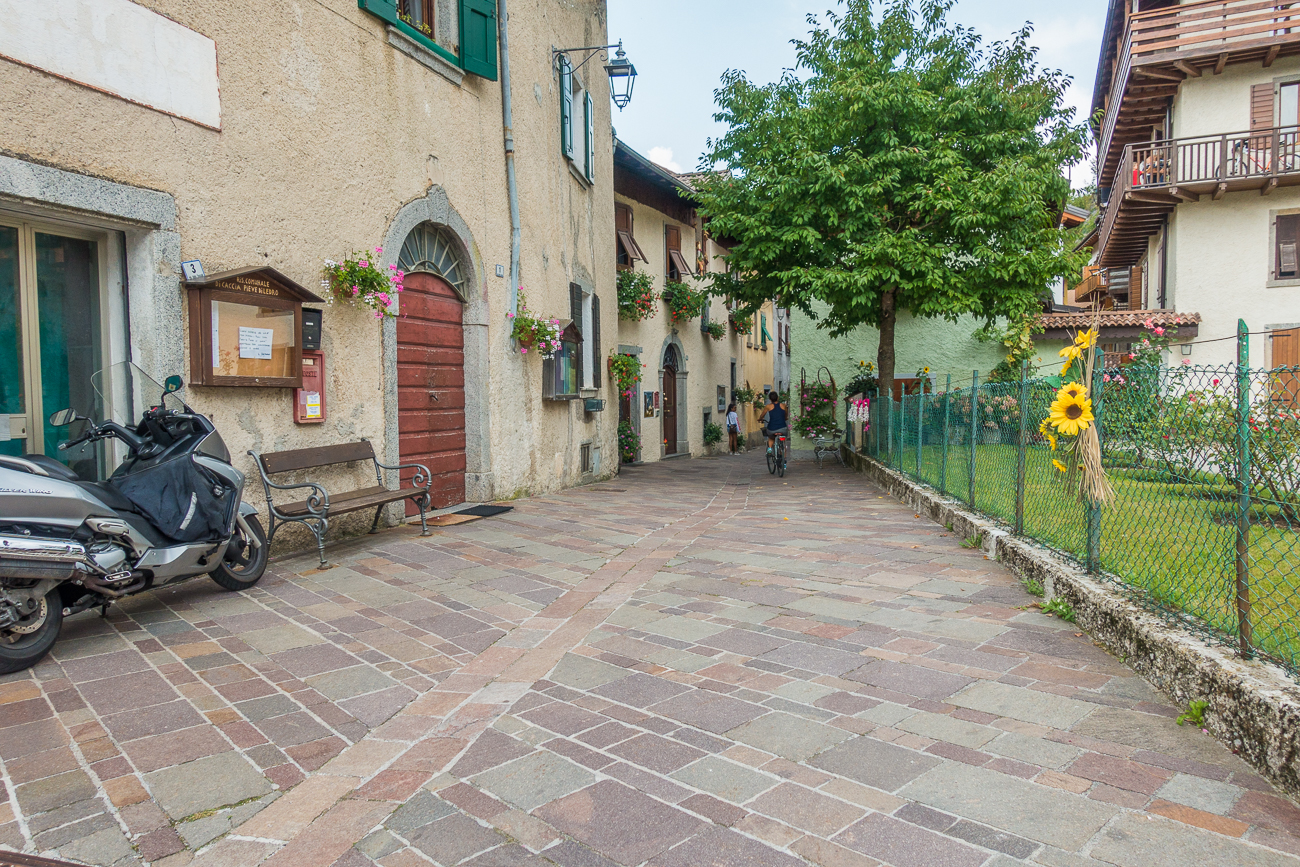 Fussgängerbereich durch den Ort