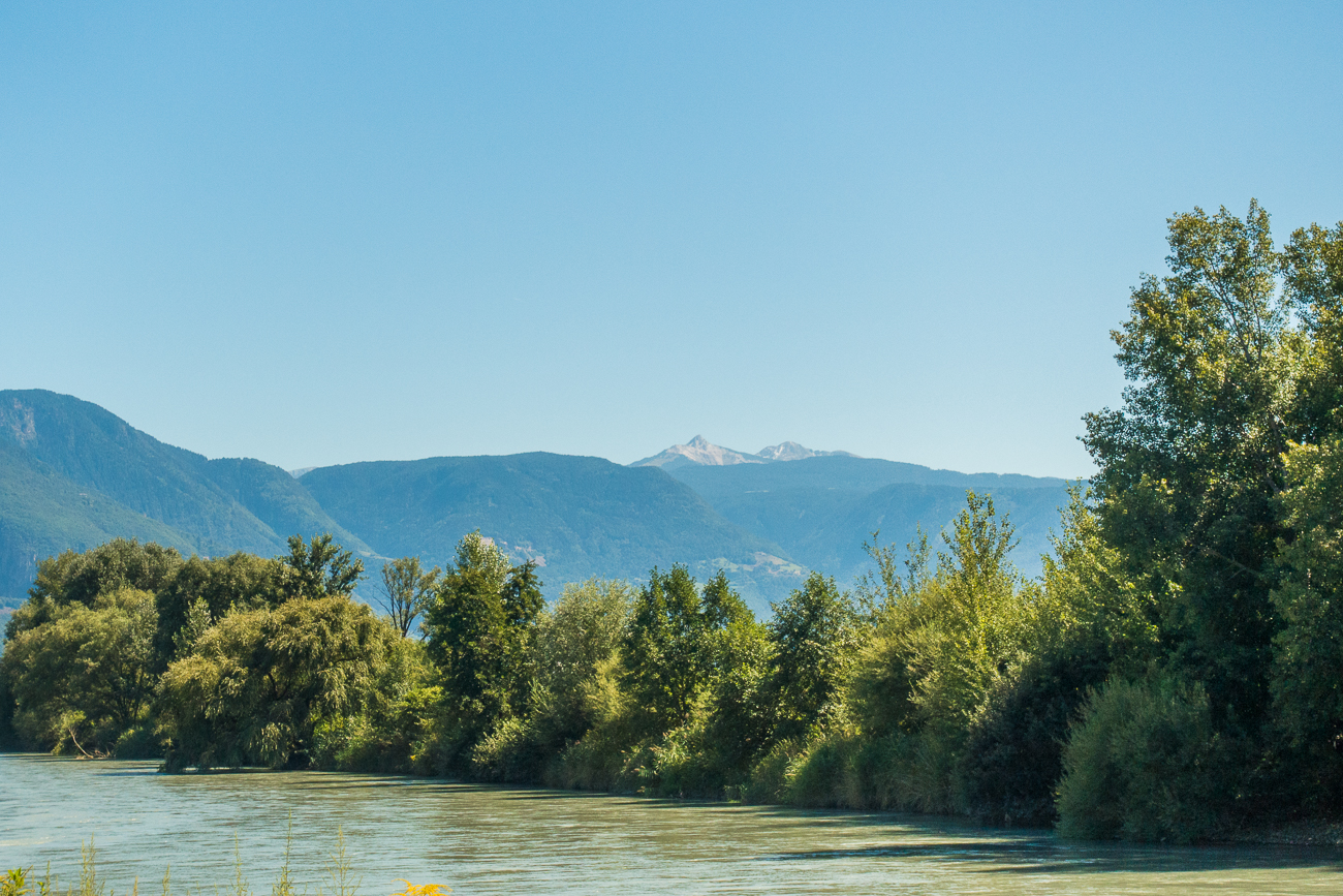 Weiß- und Schwarzhorn am Horizont