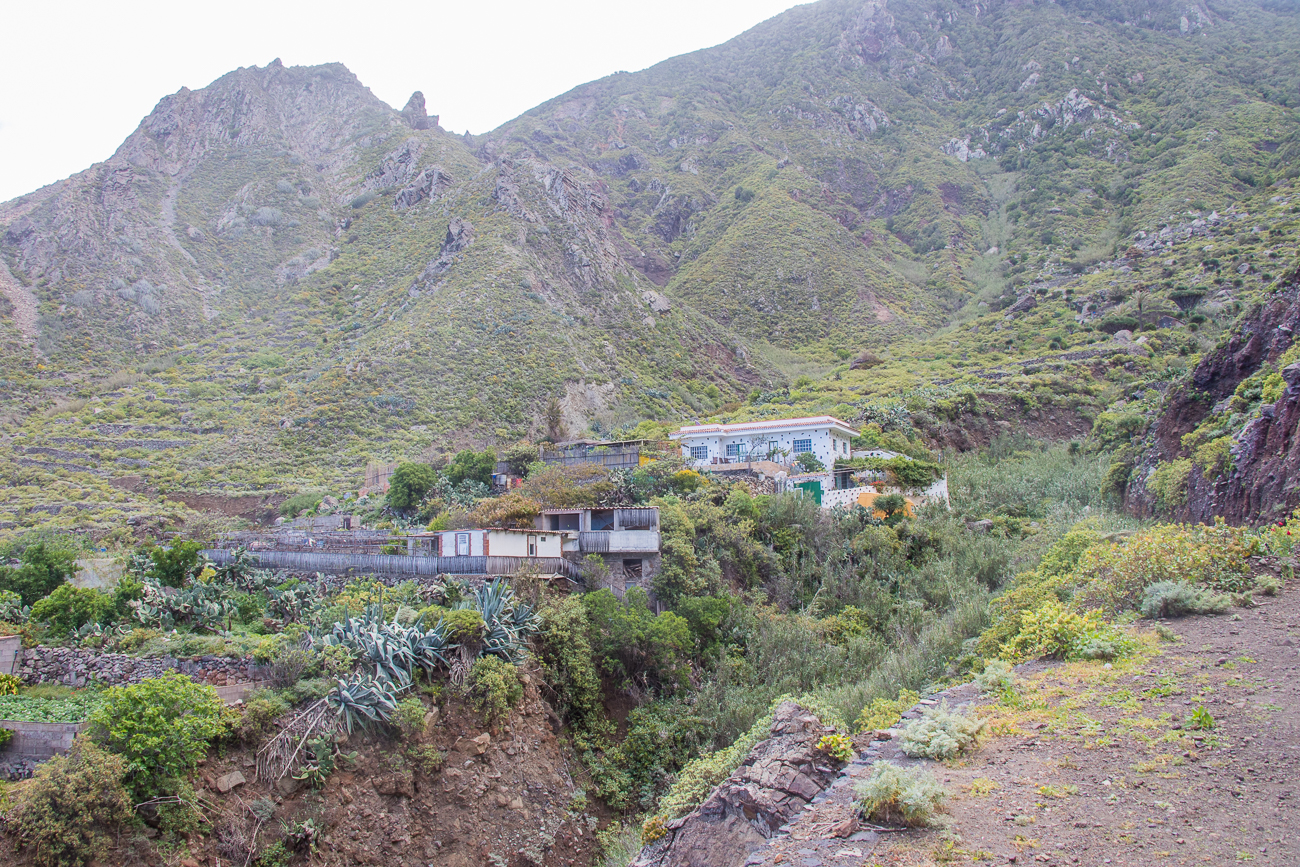 Ab dieser Häuseransammlung geht es steil hinauf 