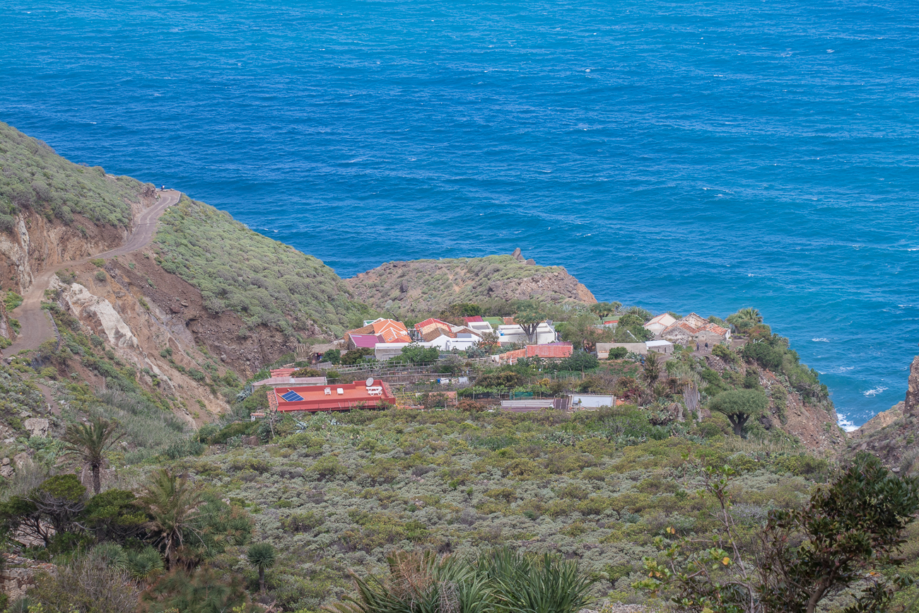 ... und den Häusern am Hang 