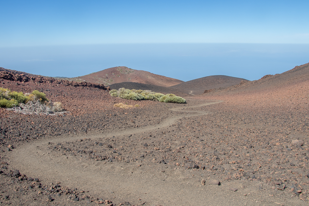 Blick zurück in die karge Landschaft 