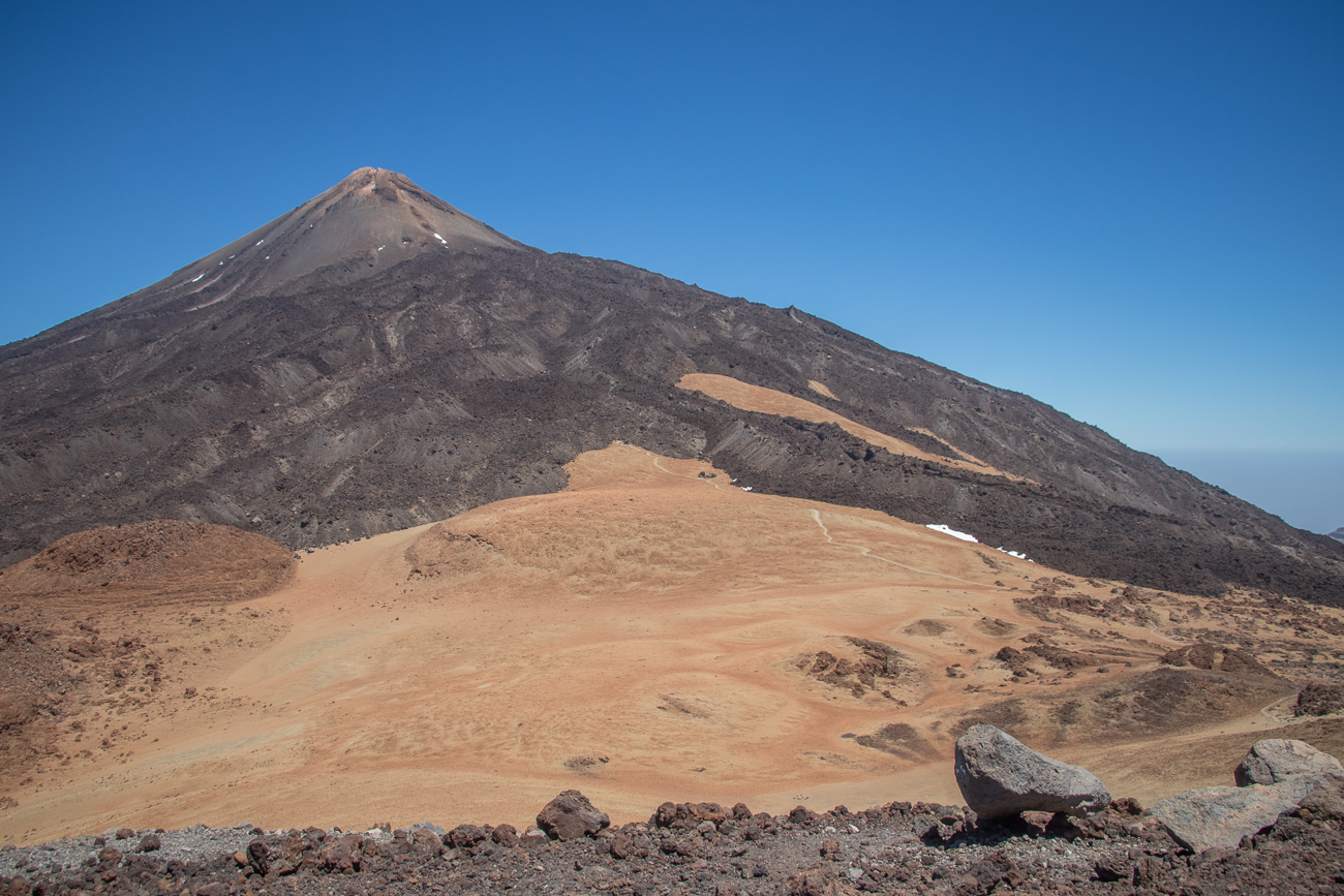 Weitere knapp 600 m über uns thront der Teide 