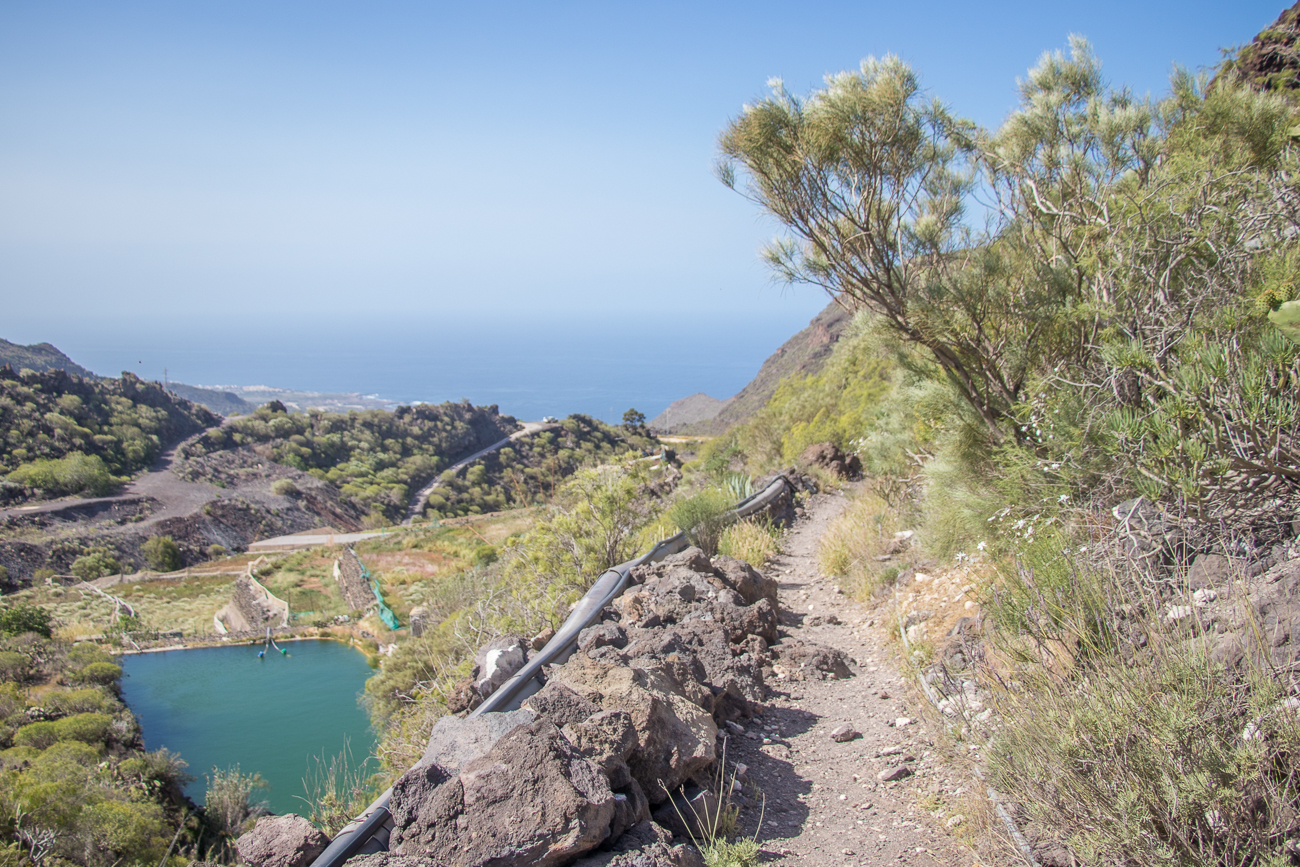 Pfad oberhalb eines Gehöftes 