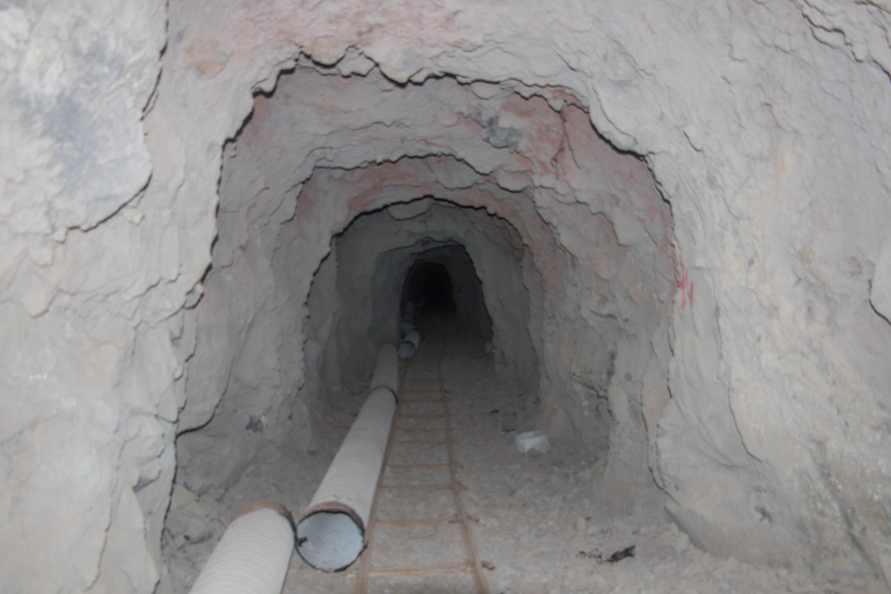 Nicht lange nach dem Start kommen wir zum ersten Tunnel (ca. 1,3 km lang) 