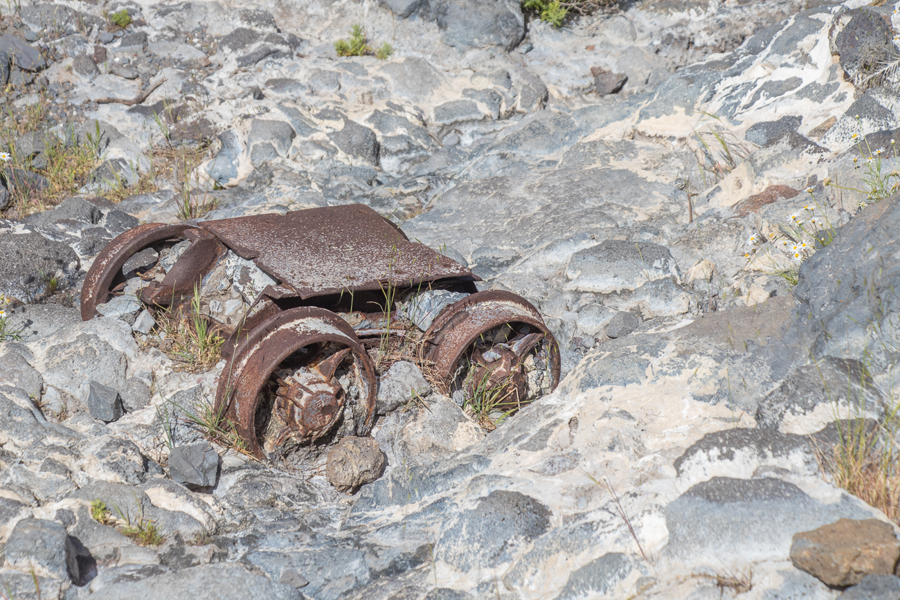 ... und ihr Fahrgestell liegen im trockenen Flussbett 