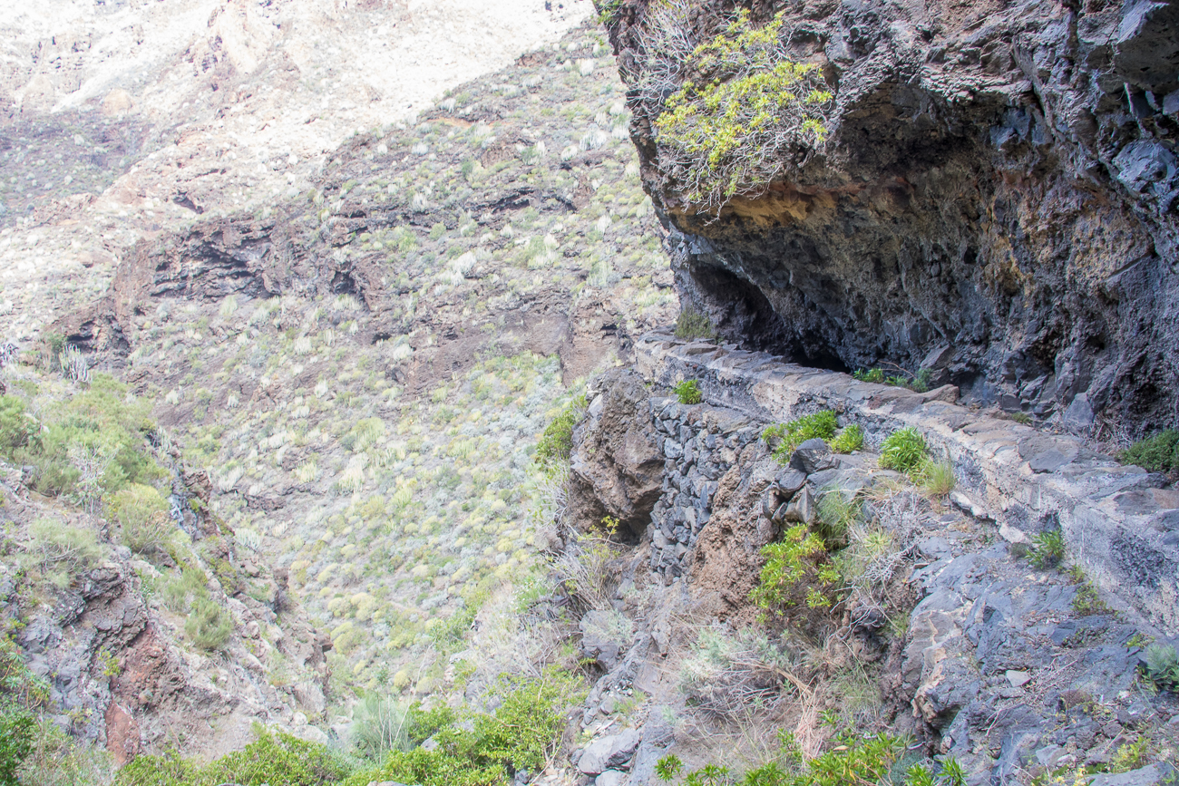 ... dessen Weg an den Überhängen nicht immer leicht zu meistern ist 