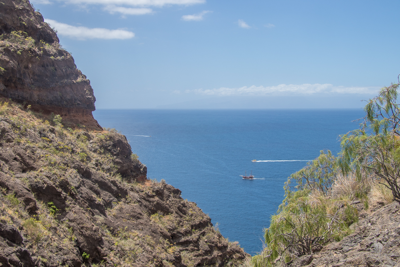 ... erreicht man die Gigantes-Steilküste 