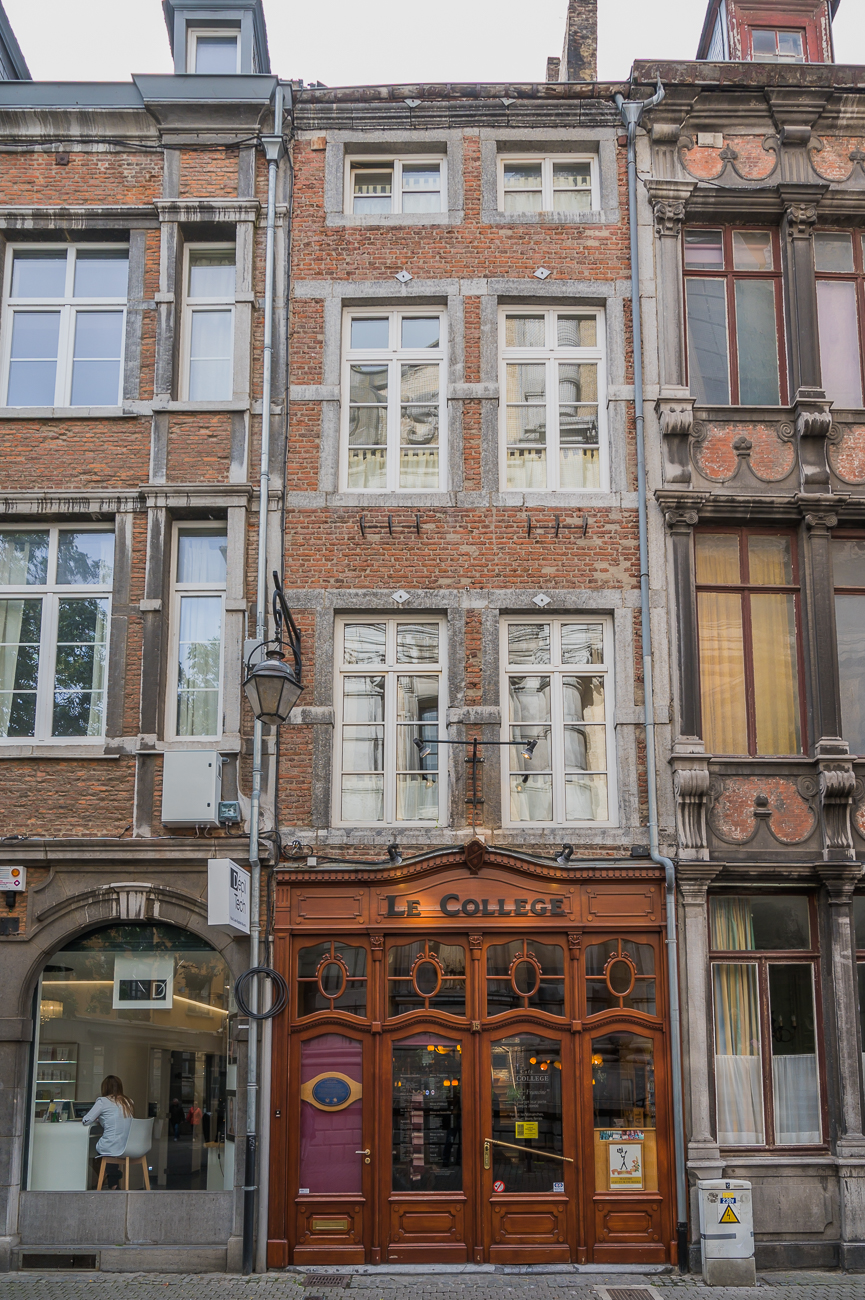 Alte, schmale Häuser