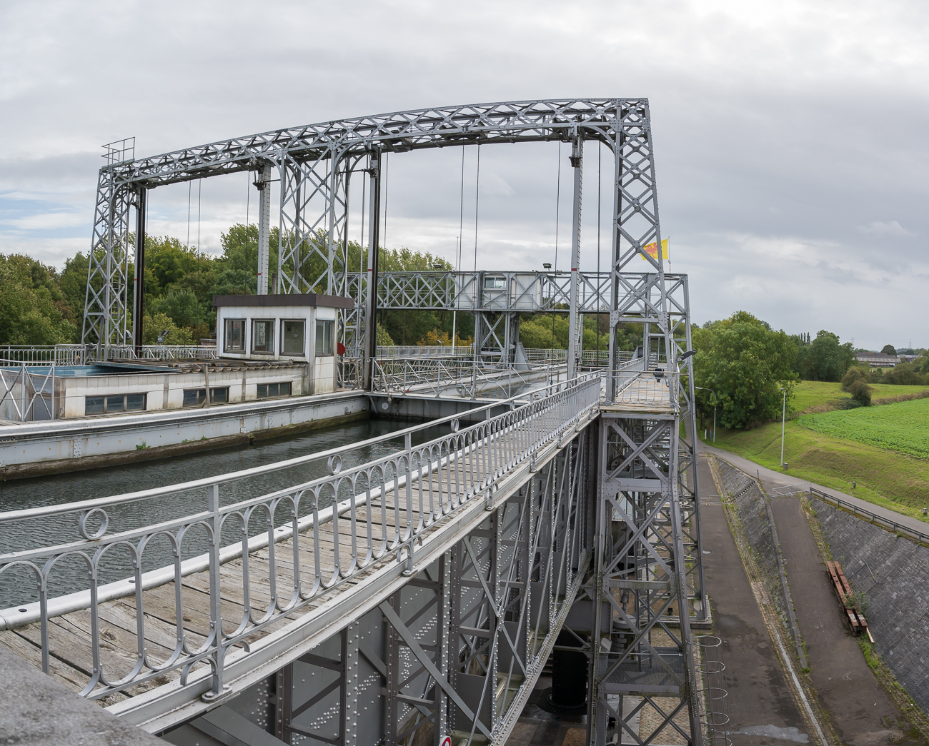 Das Schiffshebewerk Houdeng-Goegnies ist das erste am Kanal