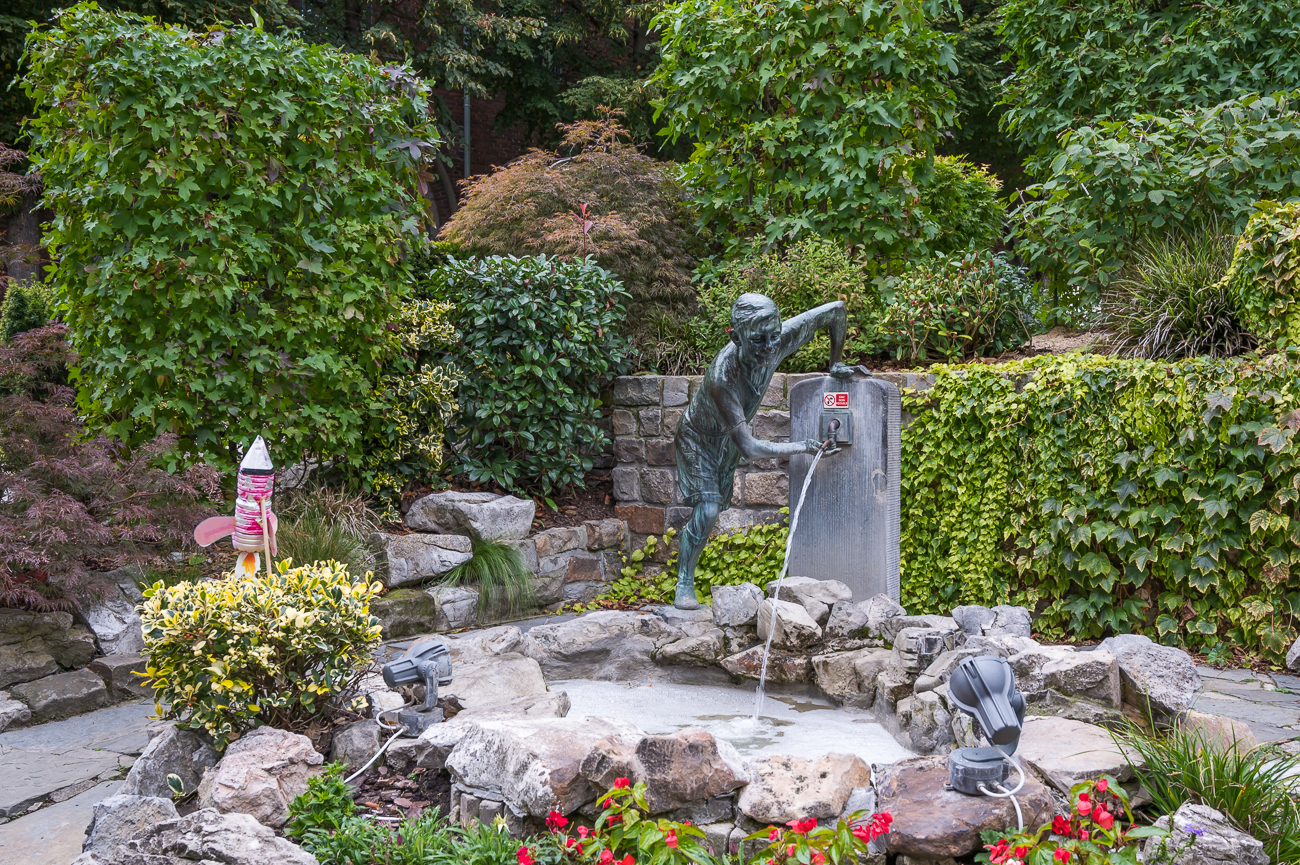 ... der zu einer Art Garten führt ... 