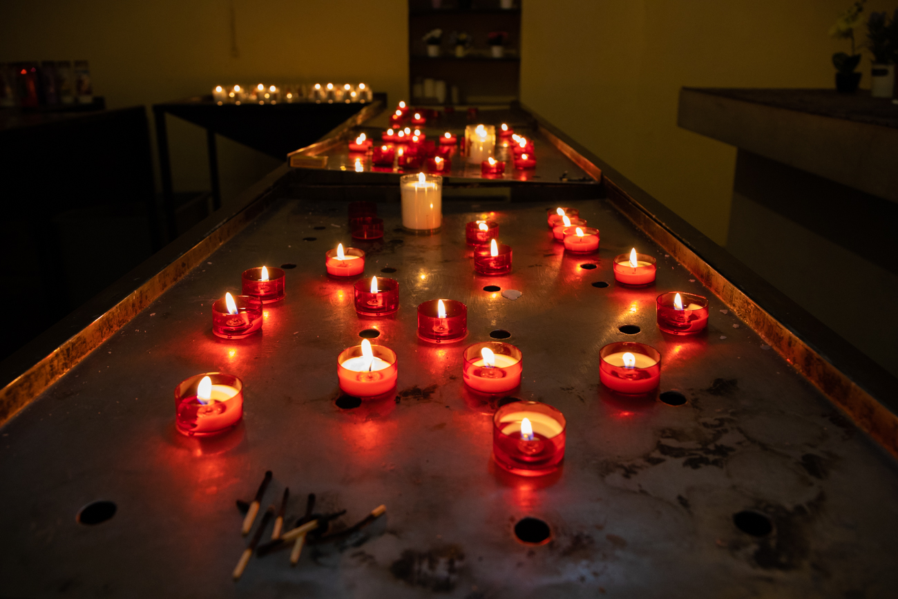 Opferkerzen der Gläubigen