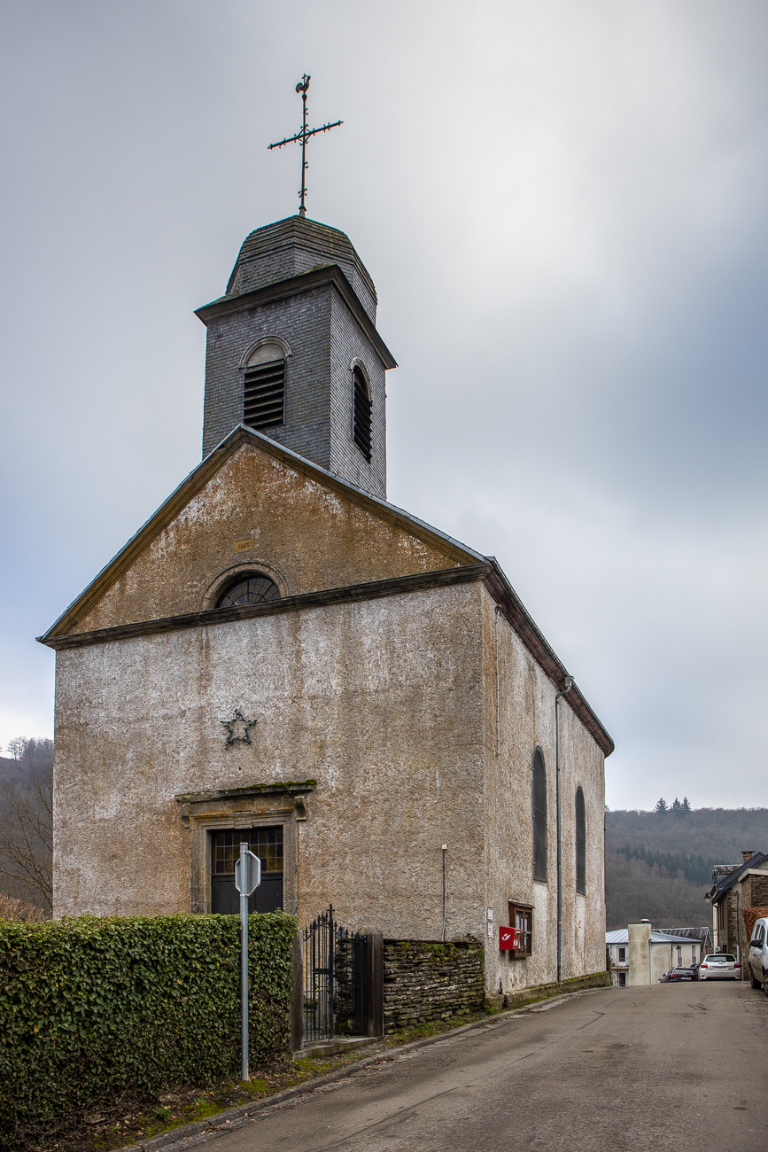 Die Kirche von Frahan von außen ...
