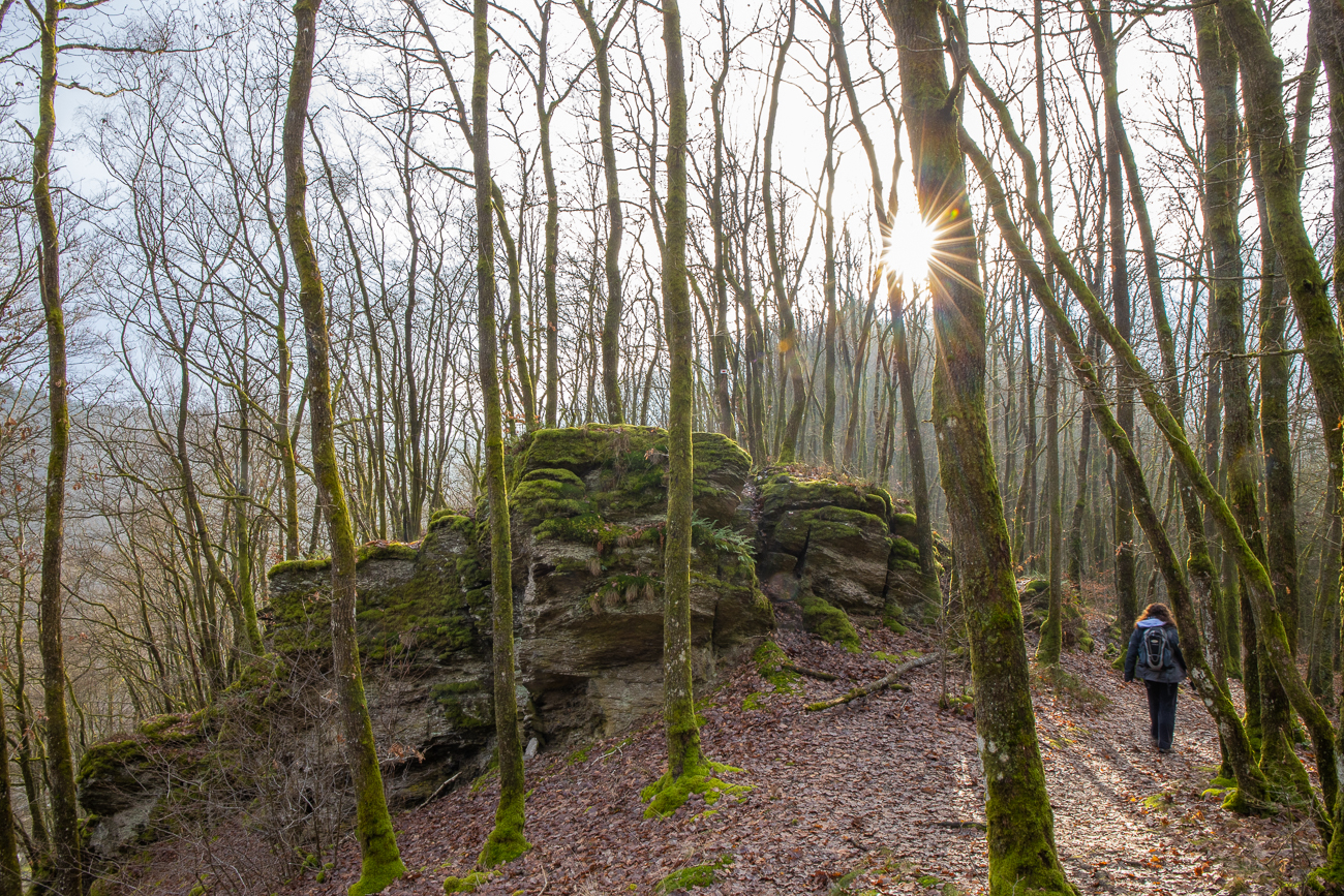 Weitere Felsen und Felsgruppen säumen unseren Weg ...