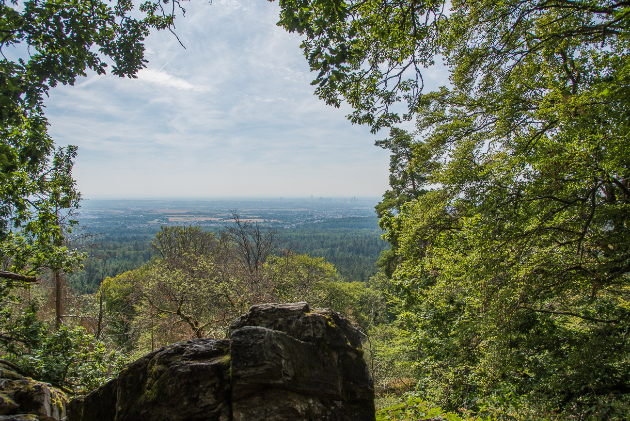 Ausblick vom Bleibeskopf auf Frankfurt