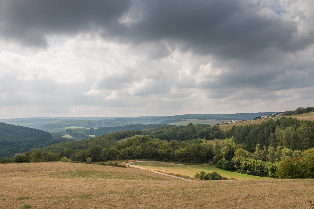 Hügelige Landschaft ...