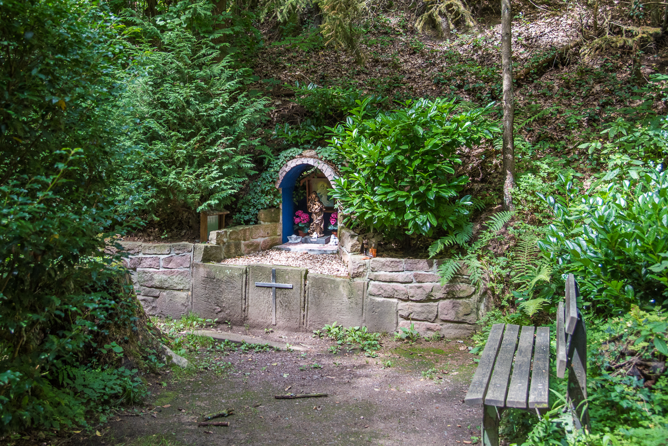 Grotte mit Marienverehrung 