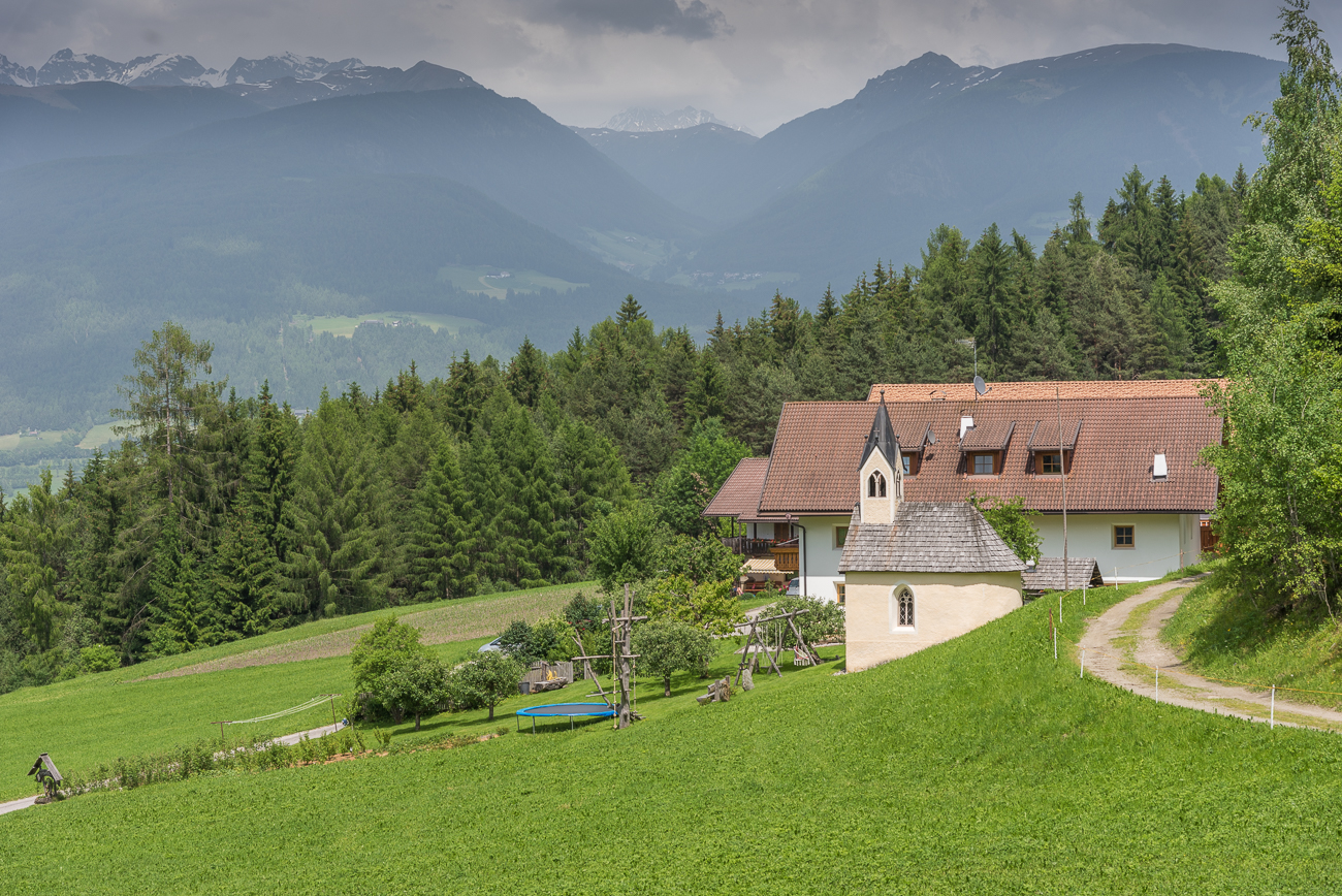 Die Kapelle vom Hinweg, jetzt mit Sonne