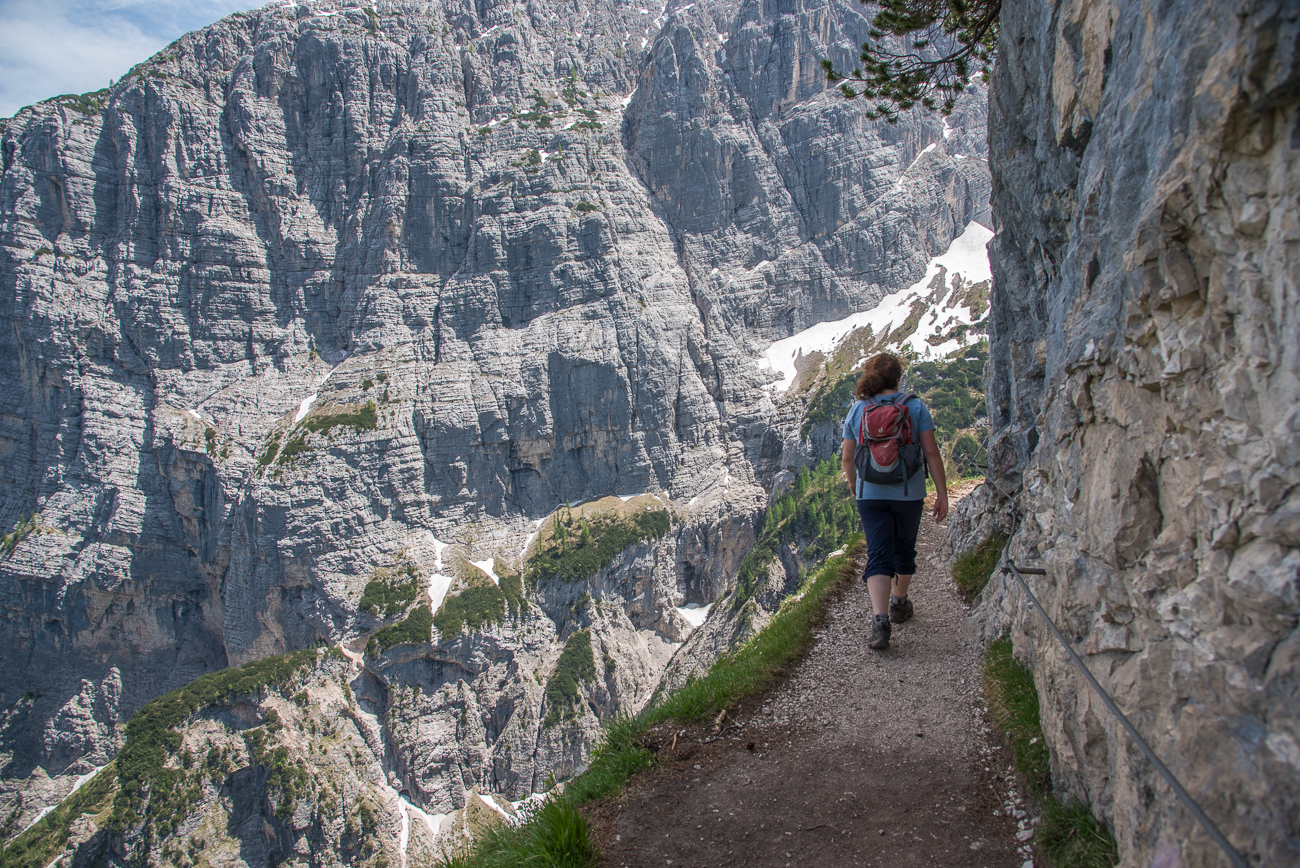 An manchen Stellen ist ein Sicherungsseil angebracht