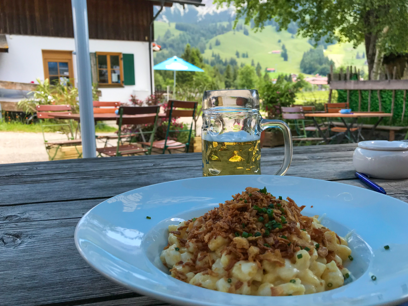 Zum Bier gibt es deftige Kasspatzen