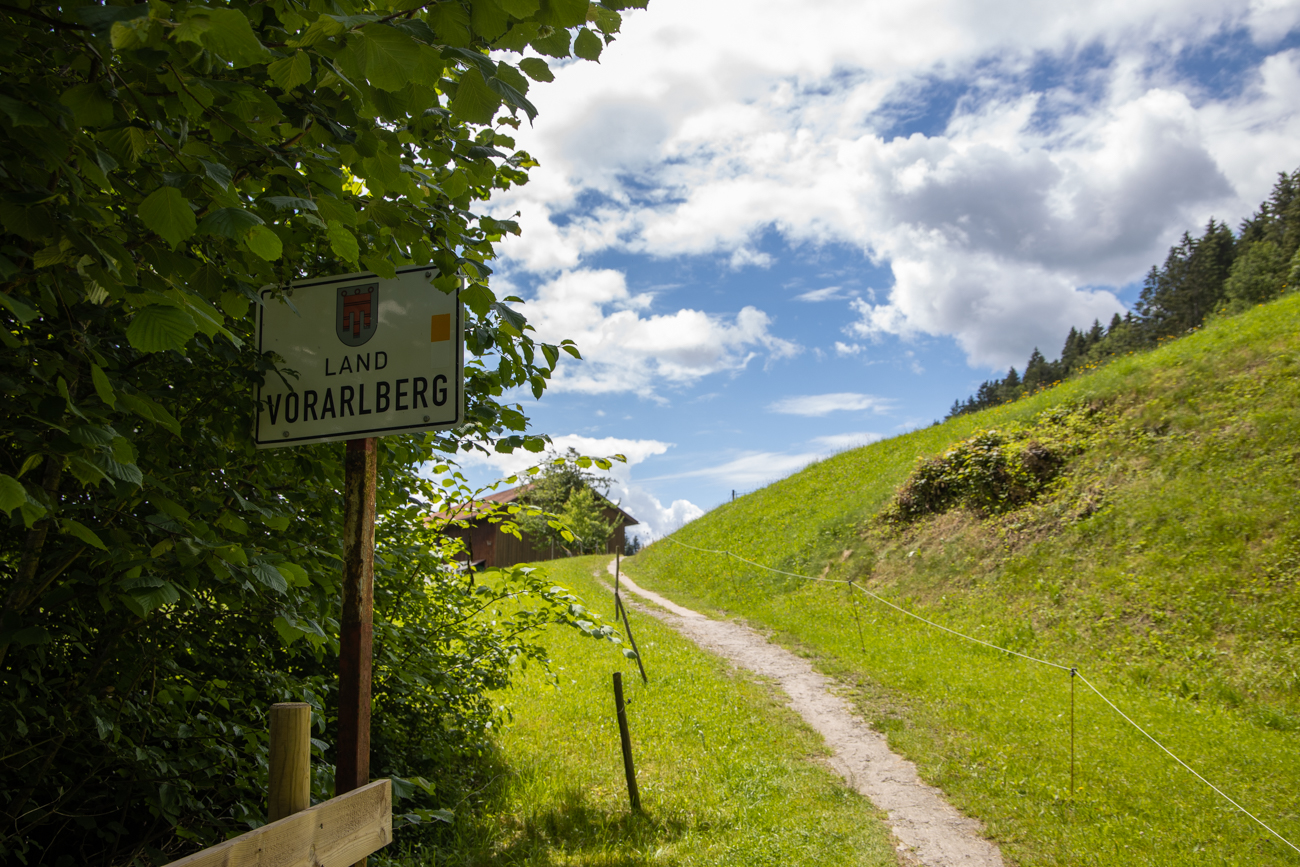 Gleich neben den Eibelefällen ist die Grenze zu Österreich