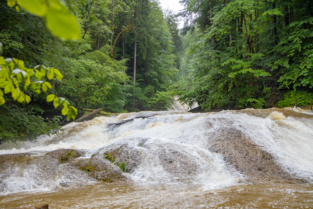 Bei den ersten Wasserfällen