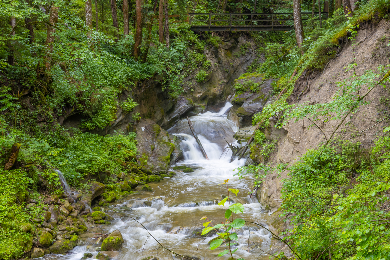 Brücke über dem Auslauf der Klamm