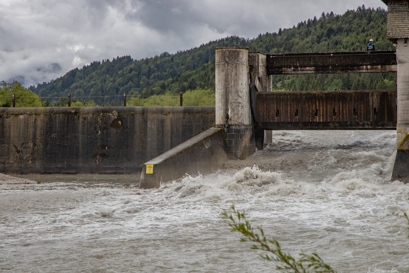 ... treibt die Isar Generatoren an