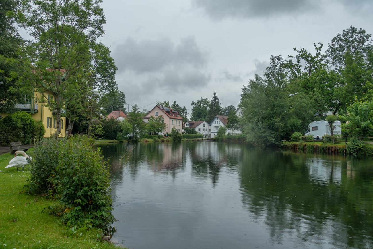 Weiher im leichten Regen