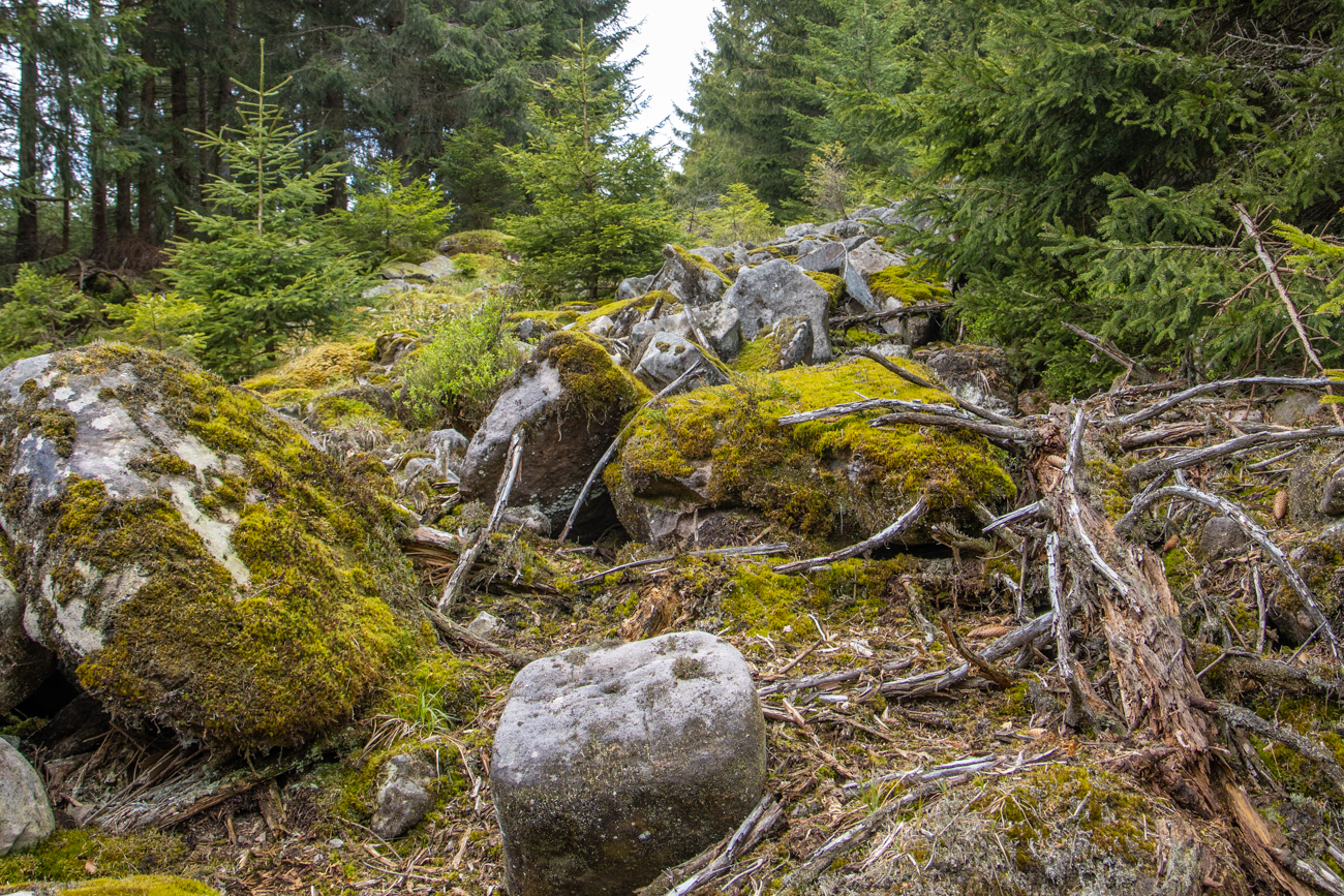 Wer hat die Felsen dorthin geworfen?