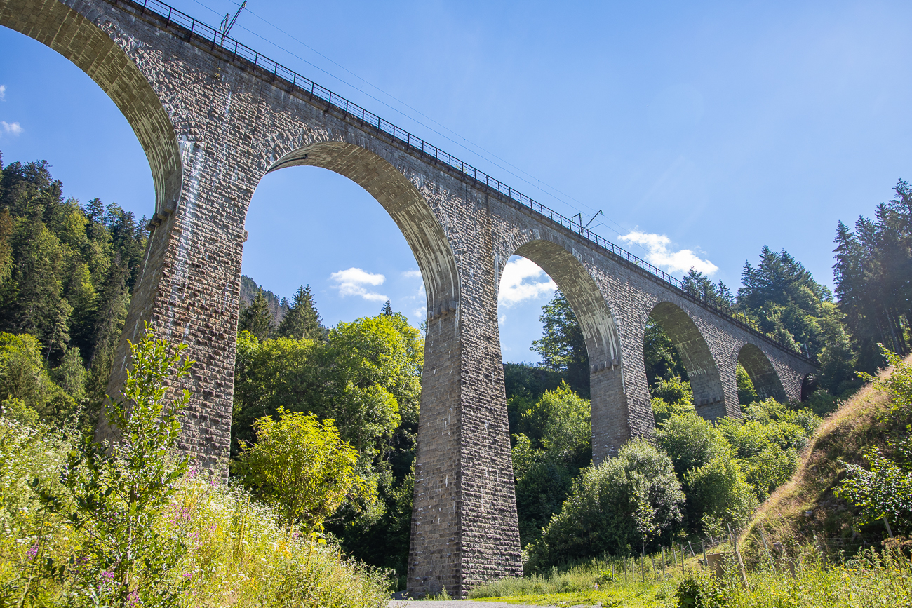 Ein schönes Eisenbahn-Viadukt