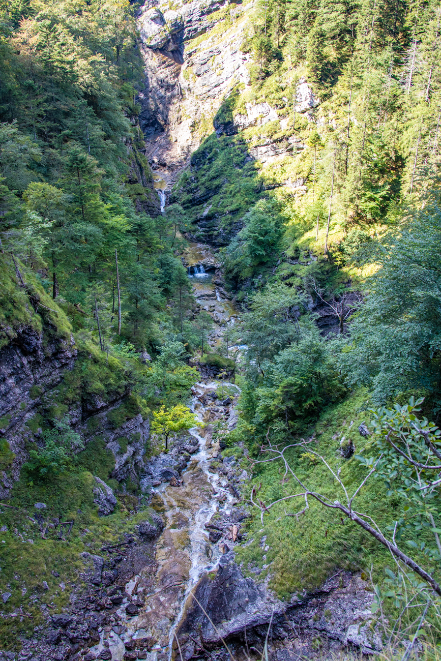 Im Tal fließen Fischbach und Staubbach zusammen