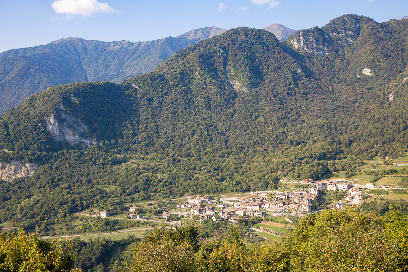 Blick zum Nachbardorf Ville del Monte