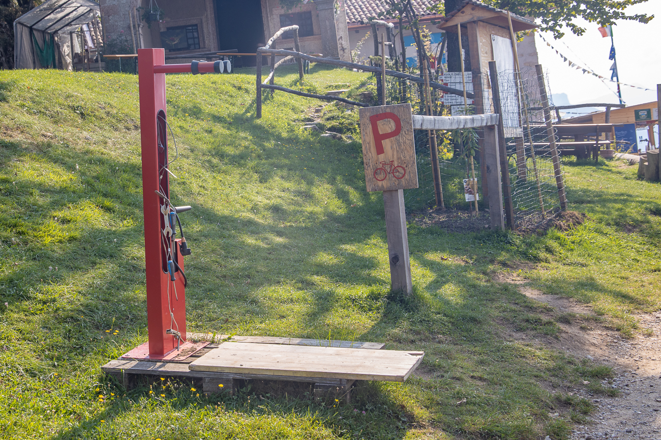 Fahrradreparaturstation am Rifugio