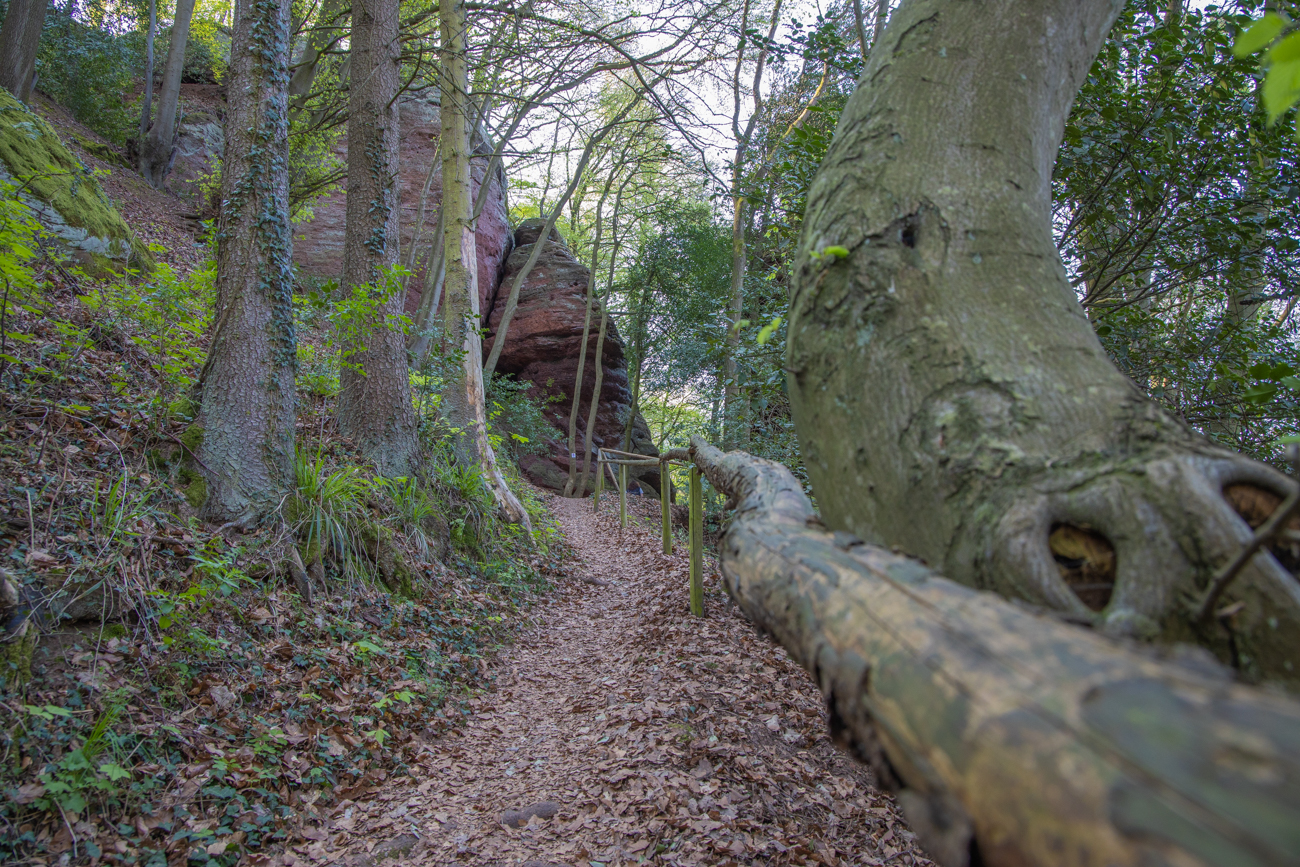 ... vorbei an weiteren Felsen ...