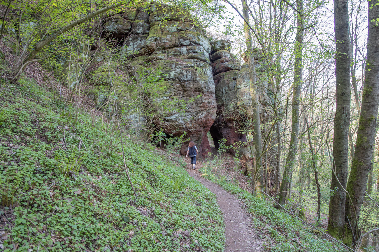 ... und durch Felsdurchbrüche