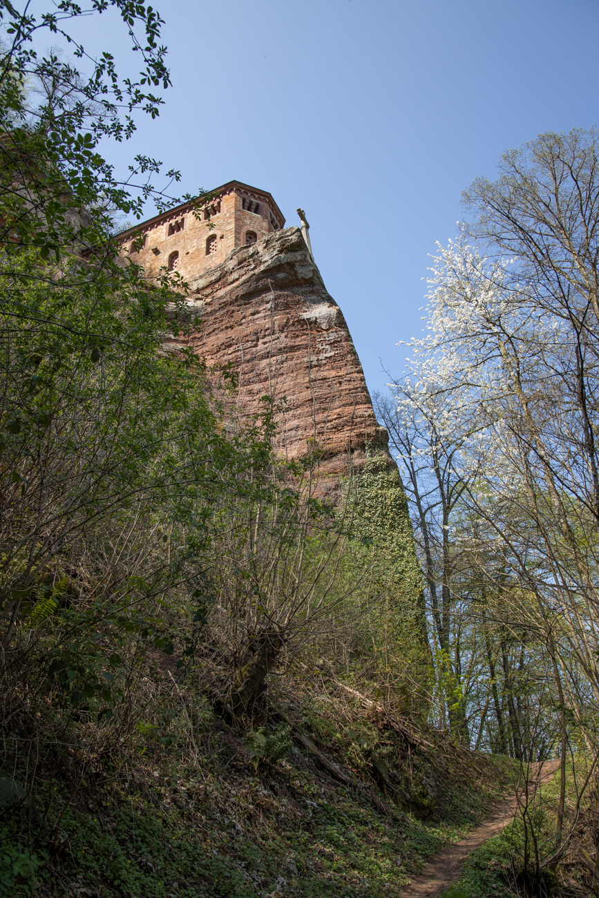 Die Klause hoch oben auf dem Fels ...