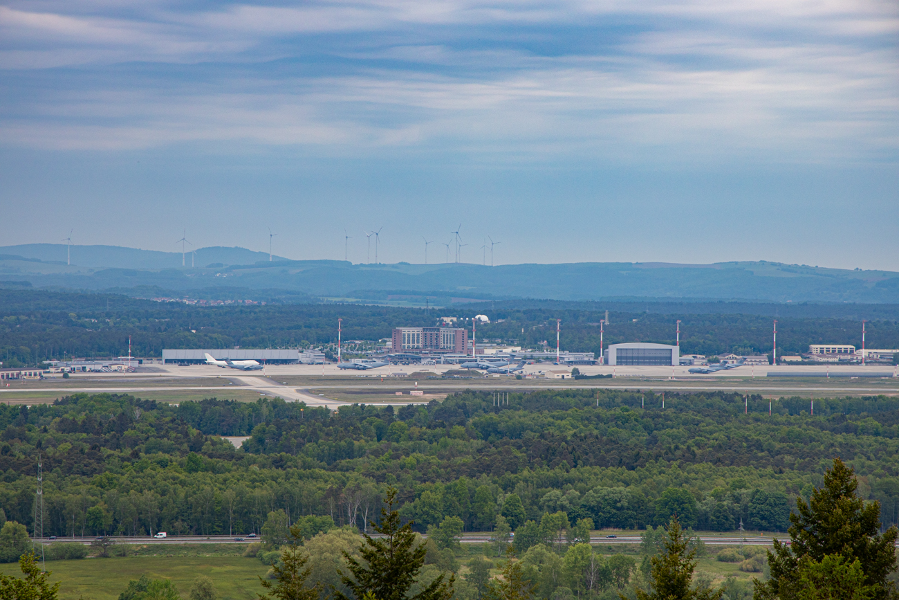 Aussicht vom "Herrengärtchen" auf die Airbase Ramstein ...