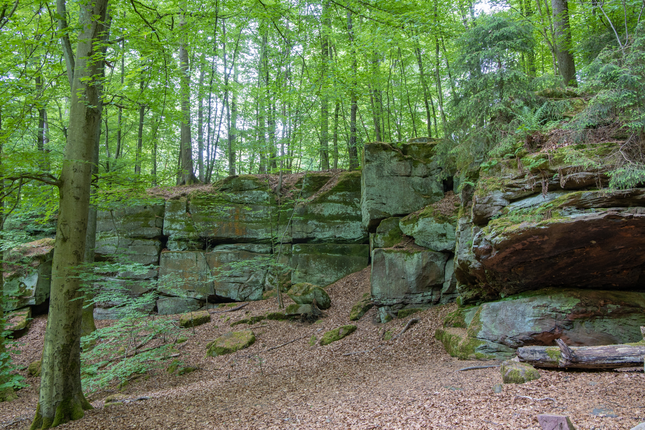 Weitere Felsen begleiten unseren Weg ...